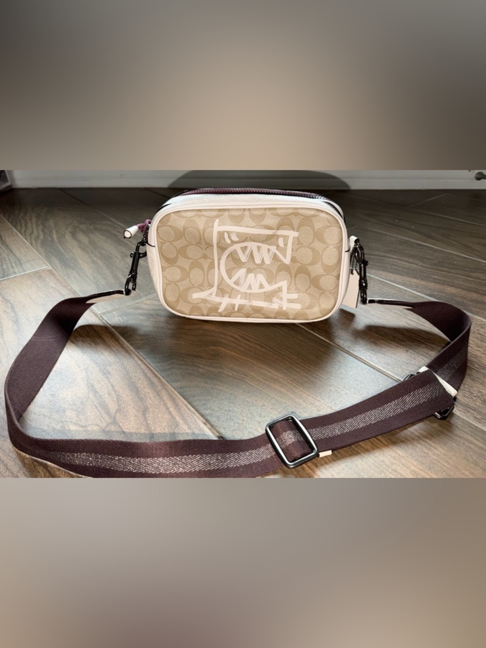 Coach x Guang Yu Vale Jes
Crossbody Bag in Signature Canvas